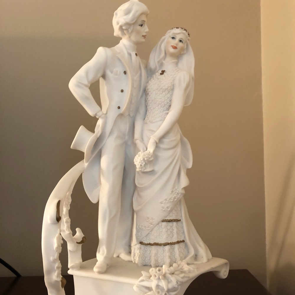 Vintage Giuseppe Armani white statue
